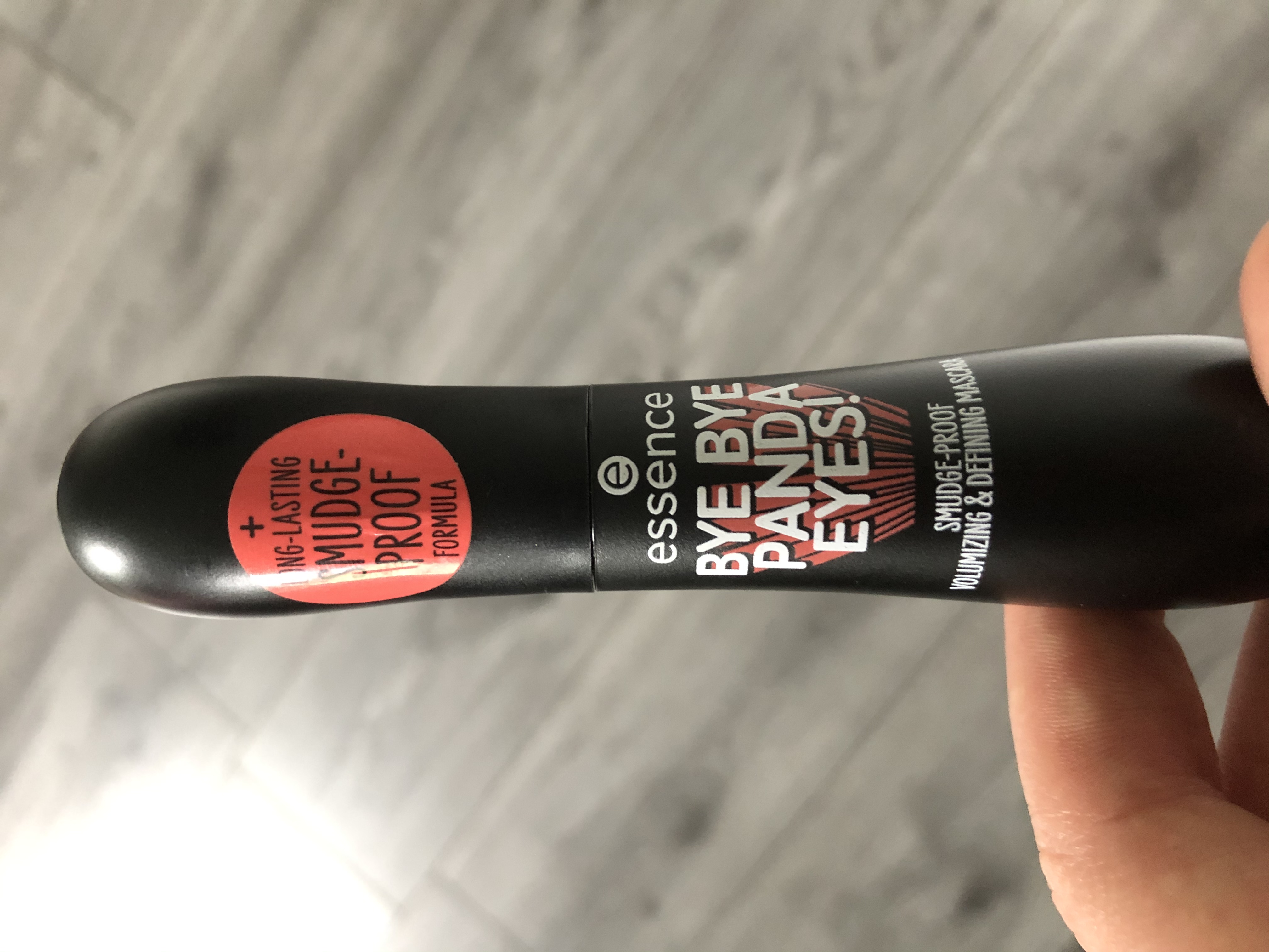 Bye Bye Panda Eyes! Black Volumizing & Defining Mascara Essence