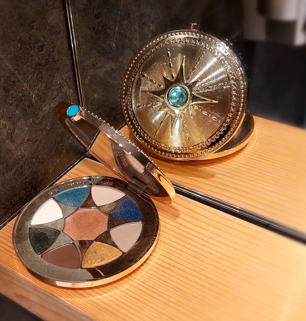 Bronze Goddess Azur The Summer Look Palette Estee Lauder Top We