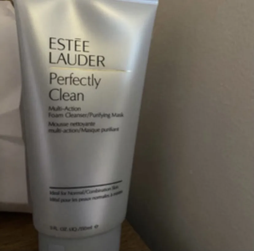 Estée Lauder DayWear Multi-Protection Anti-Oxidant Sheer Tint Release Moisturizer SPF 15 - review image