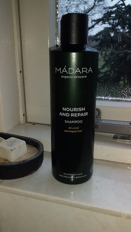 Nourish & Repair shampoo - review image