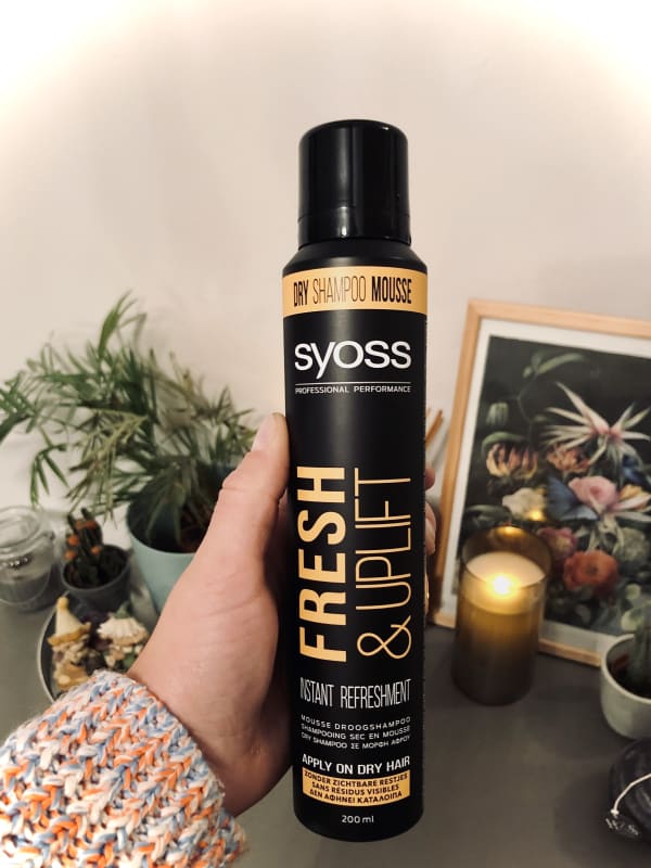 kin Makkelijk te gebeuren Woordenlijst DRY SHAMPOO MOUSSE!? 💆🏼‍♀️😱 okay I actually didn't want to post  something about this until tomorrow, but I'm just too excited.. 😂 Syoss  has recently (to my knowledge) a mousse shape dry