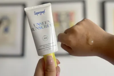 review image supergoop-unseen-sunscreen-swatch_yuexoy