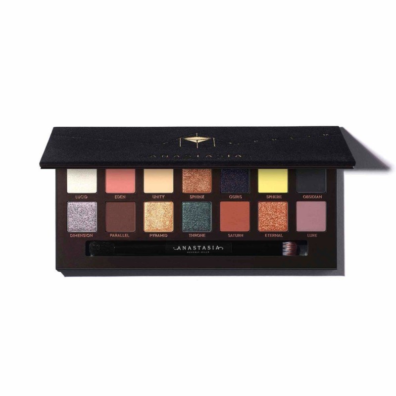 review image https://cdn.weareeves.com/shopify/s/files/1/0012/9669/5349/products/ABH_2000x2000_0031_abh-eye-shadow-palette-prism-a.jpg