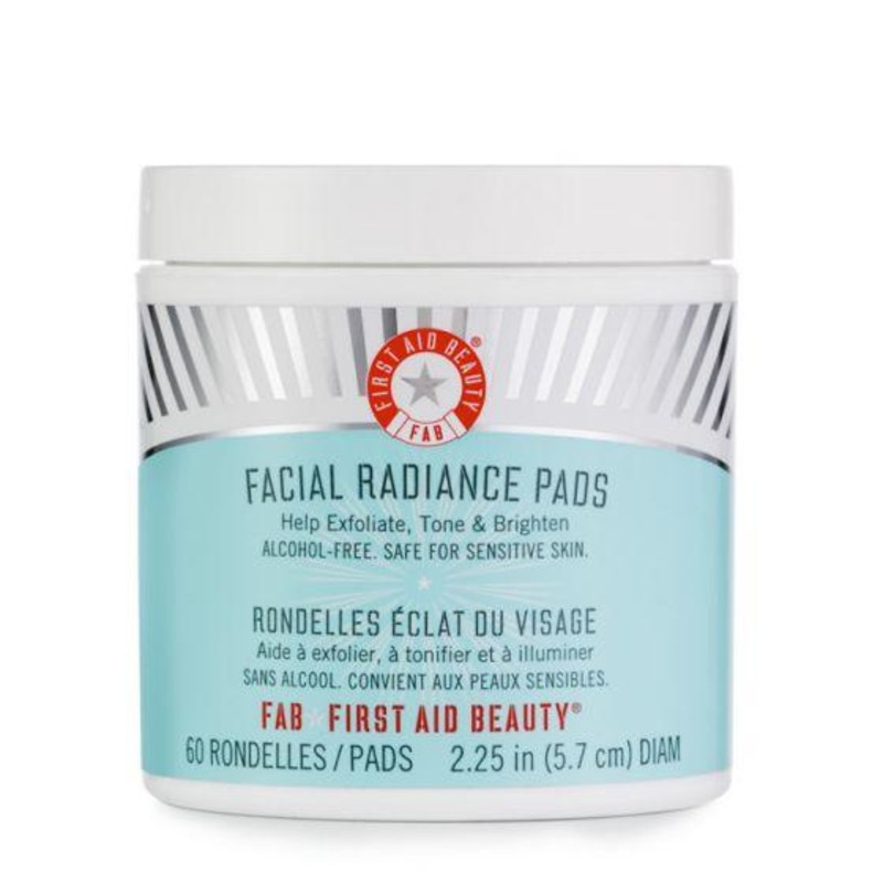 review image https://cdn.weareeves.com/shopify/s/files/1/0012/9669/5349/products/First-Aid-Beauty-Facial-Radiance-Pads-dicht.jpg