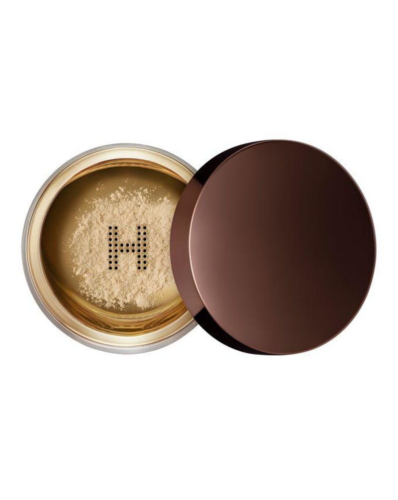 review image https://cdn.weareeves.com/shopify/s/files/1/0012/9669/5349/products/hou052_hourglasscosmetics_veiltranslucentsettingpowder_2_1560x1960-cwfhl.jpg